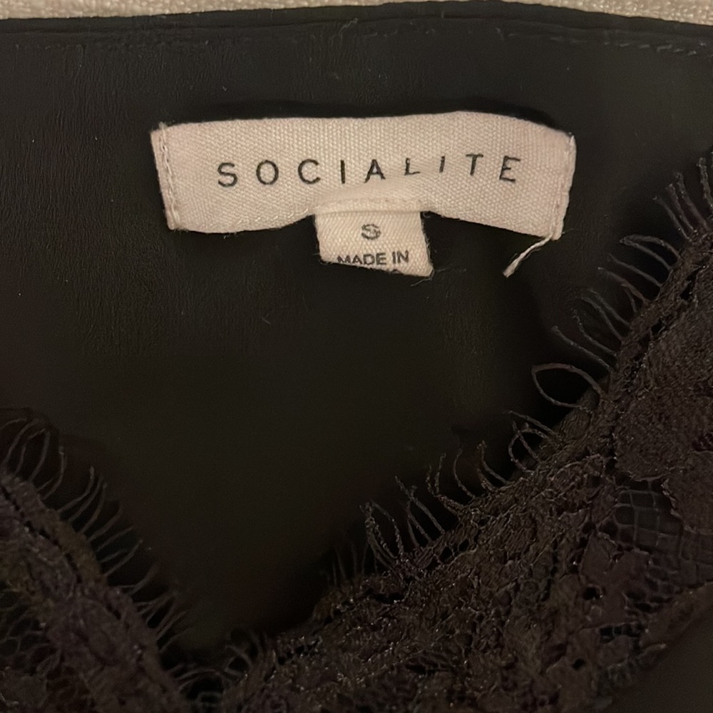 Socialite - Picture 3 of 4